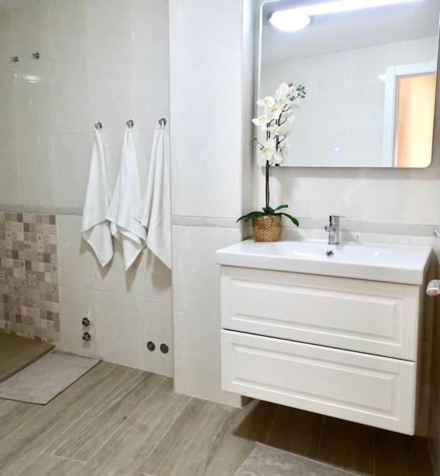 Piso Riazor 4 Habitaciones Corunha Exterior foto