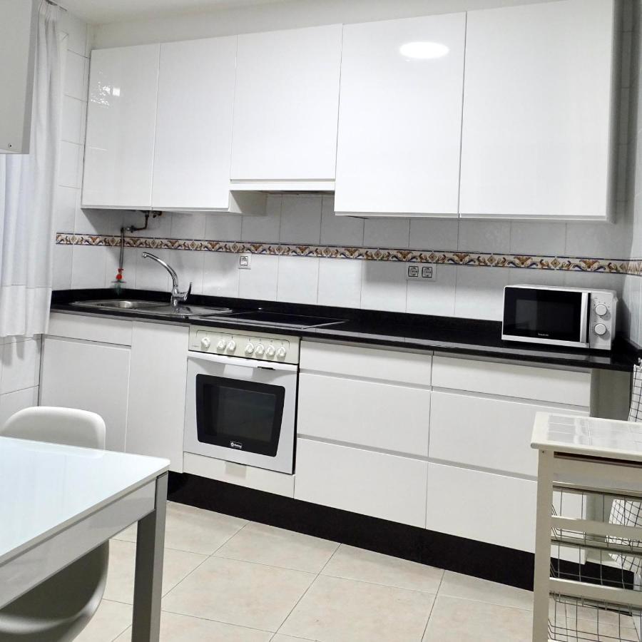 Piso Riazor 4 Habitaciones Corunha Exterior foto